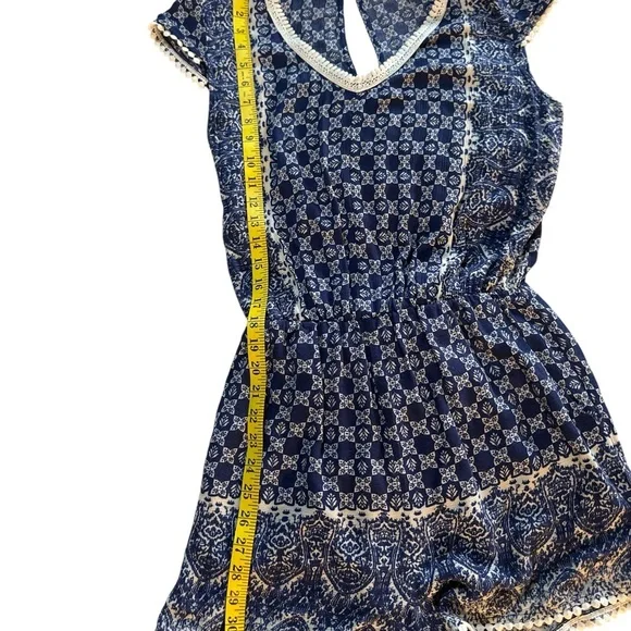 19 Cooper Blue and White Patterned beach style. - Picture 8 of 8